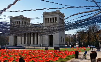 AIRLINES XVIII-30 · Friedenstauben · Königsplatz · München · 1:25 Minuten