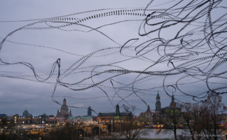 AIRLINES XXIV-1 · Krähen · Dresden · Canaletto-Blick · 2:39 Minuten AIRLINES XXIV-1 · Krähen · Dresden · Canaletto-Blick · 2:39 Minuten